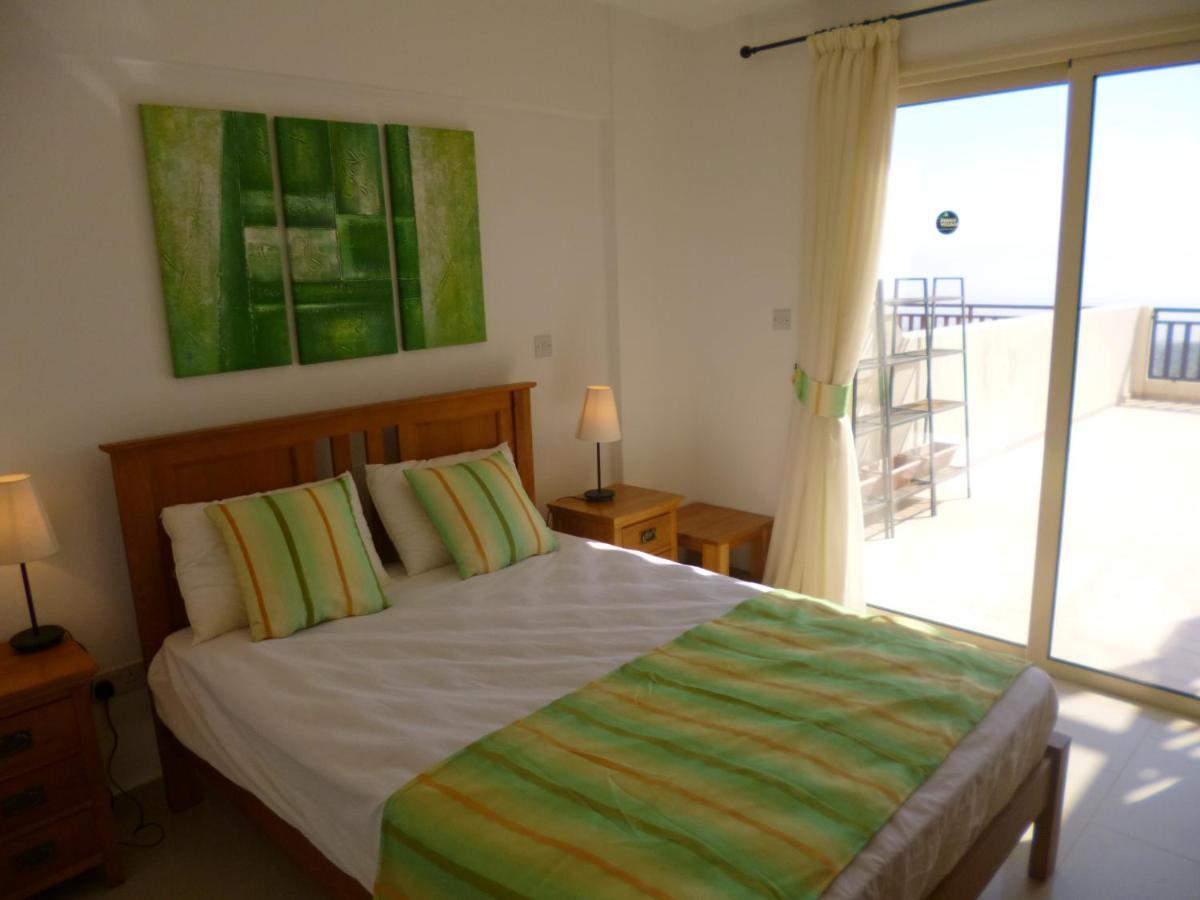 First Floor 2 Bedroom Apartment, Large Balcony, Amazing Sea Views, Communal Pool Peyia Esterno foto