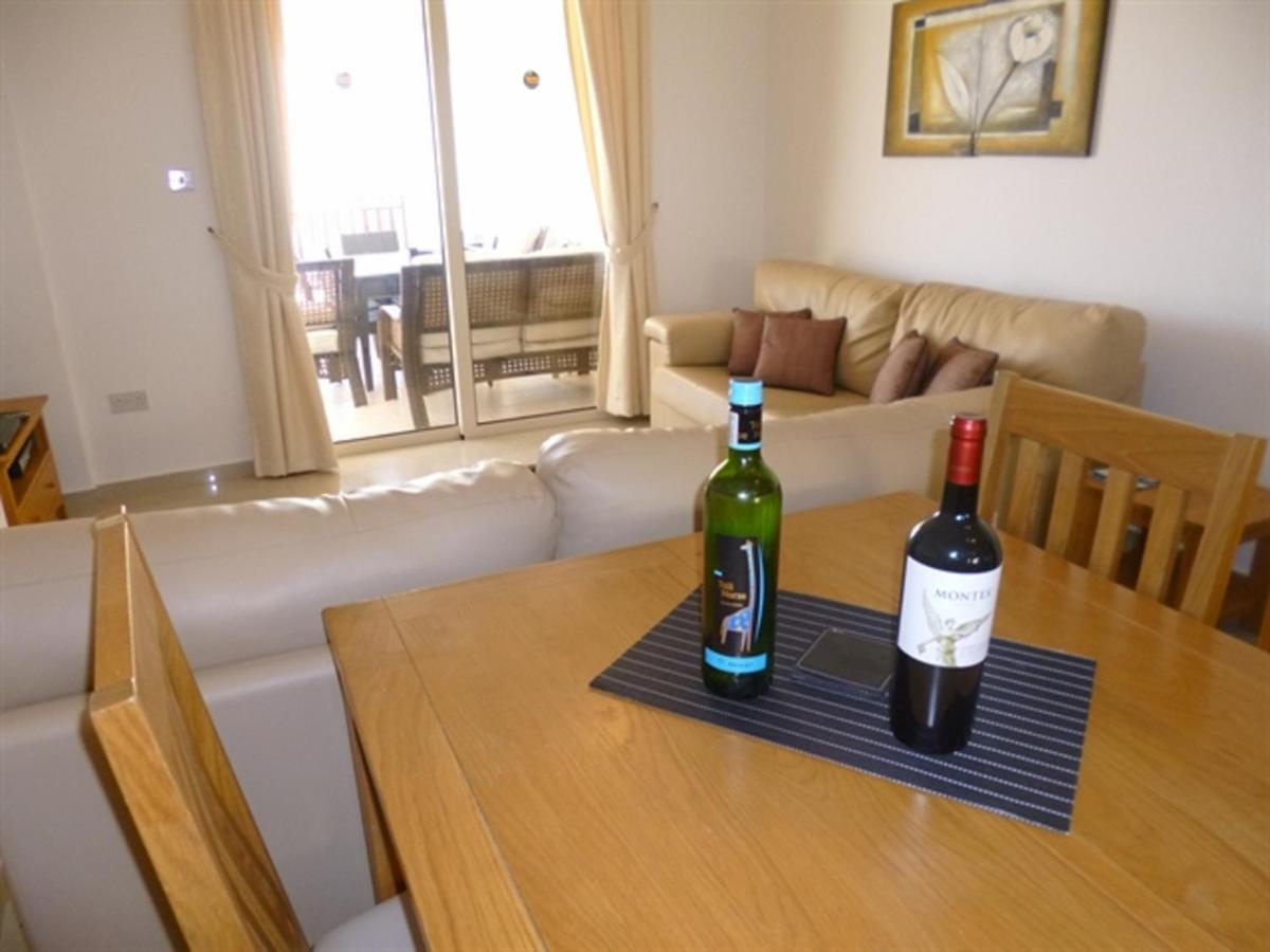 First Floor 2 Bedroom Apartment, Large Balcony, Amazing Sea Views, Communal Pool Peyia Esterno foto