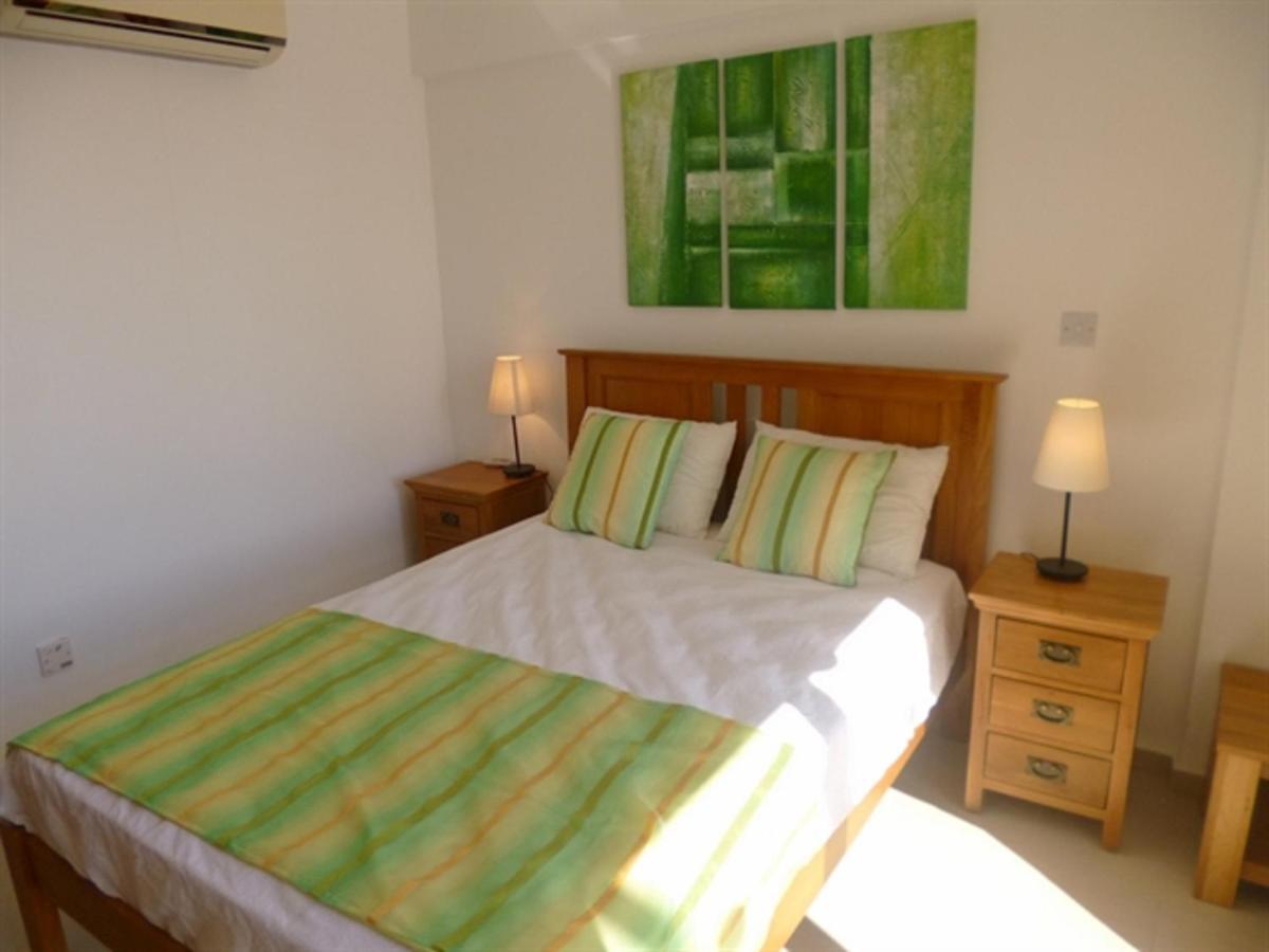 First Floor 2 Bedroom Apartment, Large Balcony, Amazing Sea Views, Communal Pool Peyia Esterno foto