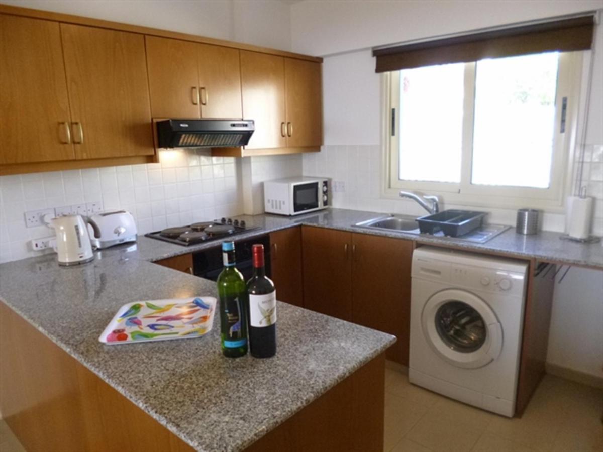 First Floor 2 Bedroom Apartment, Large Balcony, Amazing Sea Views, Communal Pool Peyia Esterno foto