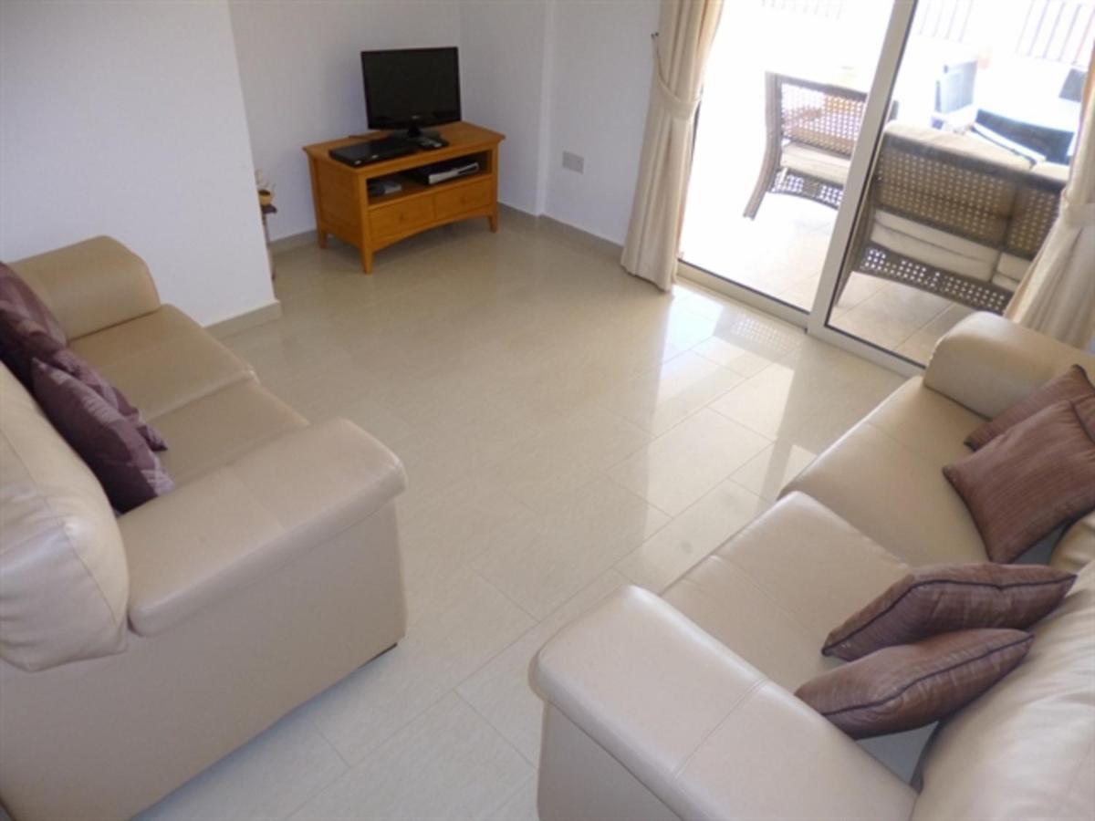 First Floor 2 Bedroom Apartment, Large Balcony, Amazing Sea Views, Communal Pool Peyia Esterno foto