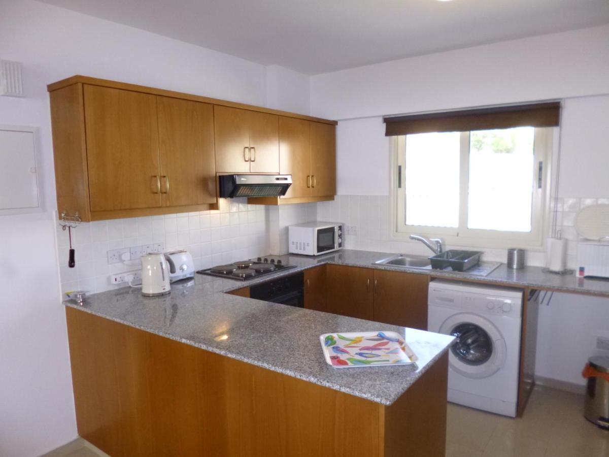 First Floor 2 Bedroom Apartment, Large Balcony, Amazing Sea Views, Communal Pool Peyia Esterno foto