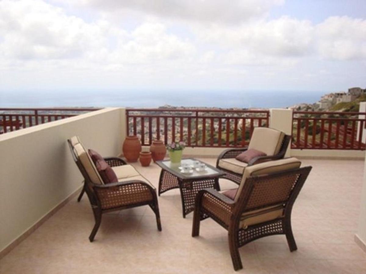 First Floor 2 Bedroom Apartment, Large Balcony, Amazing Sea Views, Communal Pool Peyia Esterno foto